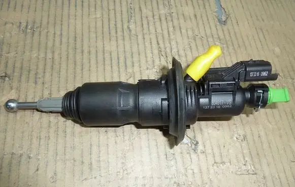 Opel Combo E Clutch master cylinder 6284600874