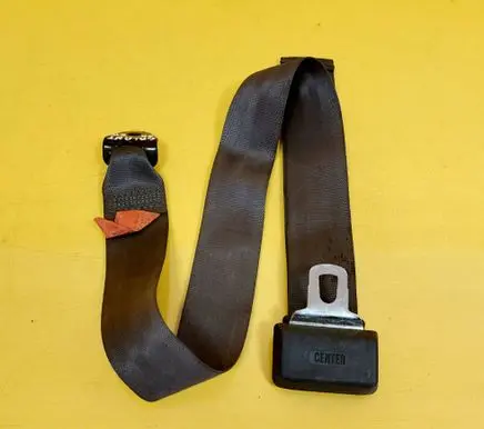 Mitsubishi Galant Middle seatbelt (rear) 0421020