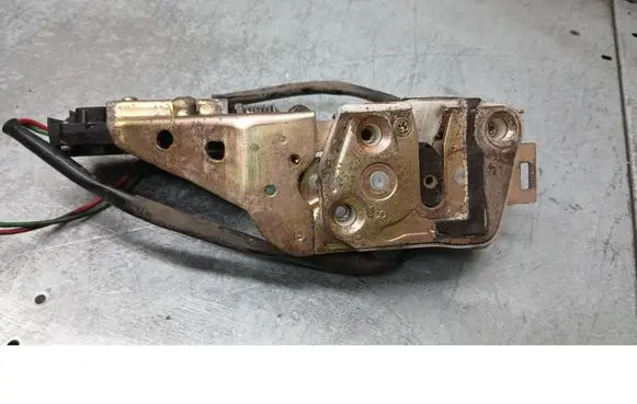 Mazda 323 F Front door lock 
