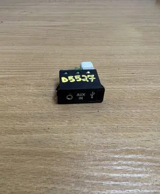 BMW 7 F01 F02 F03 F04 AUX in-socket connector D5527