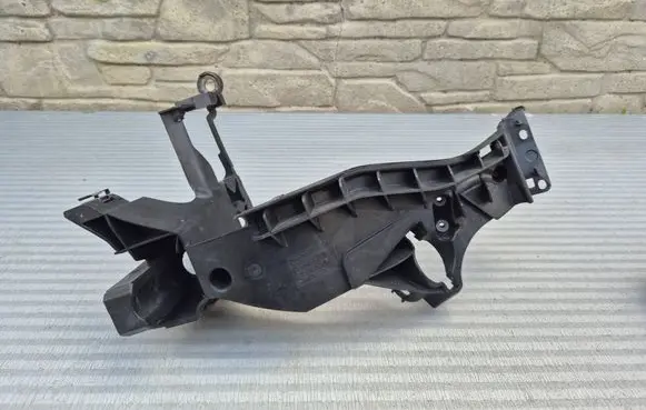 Audi A5 8T 8F Headlight/headlamp mounting bracket 8T0805607