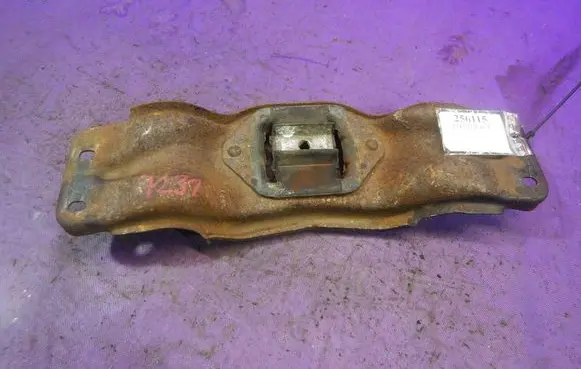 Ford Sierra Gearbox mounting bracket