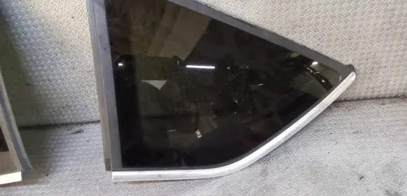 Ford Kuga I Rear side window