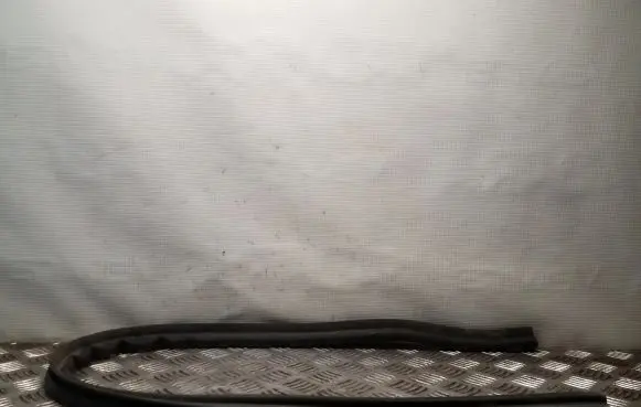 Skoda Octavia Mk2 (1Z) Engine compartment rubber 