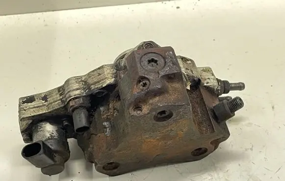 Mercedes-Benz E W211 Fuel injection high pressure pump A6110701401