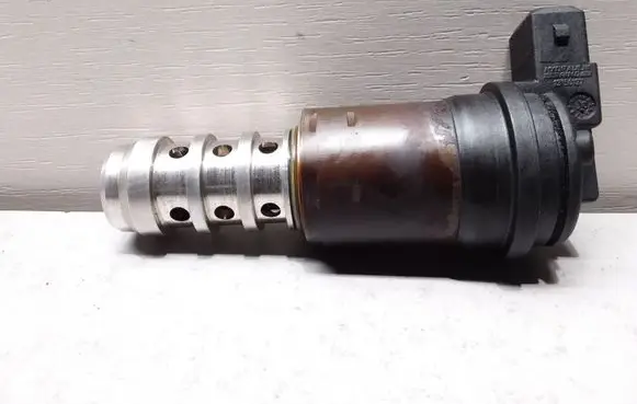 BMW 3 E46 Camshaft vanos timing valve 13150137