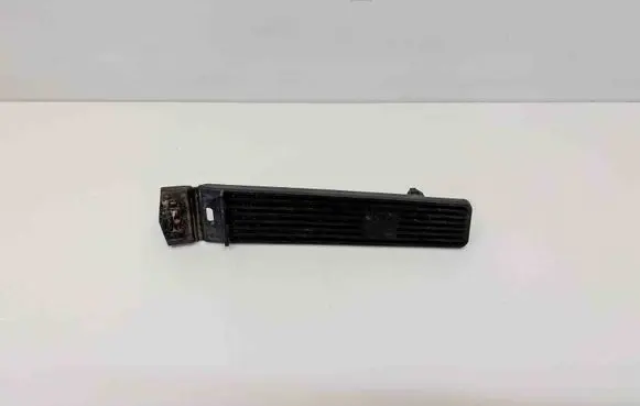 Accelerator throttle pedal
