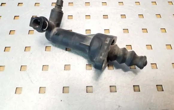 Clutch slave cylinder