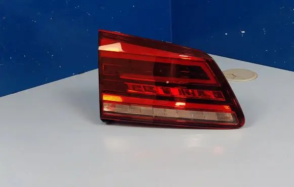 Volkswagen Golf Sportsvan Tailgate rear/tail lights 510945093N L90141710