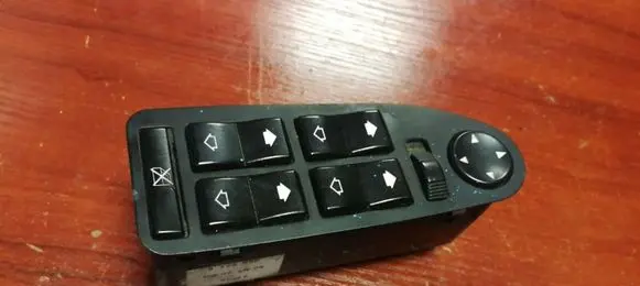 BMW 5 E39 Electric window control switch 8368966