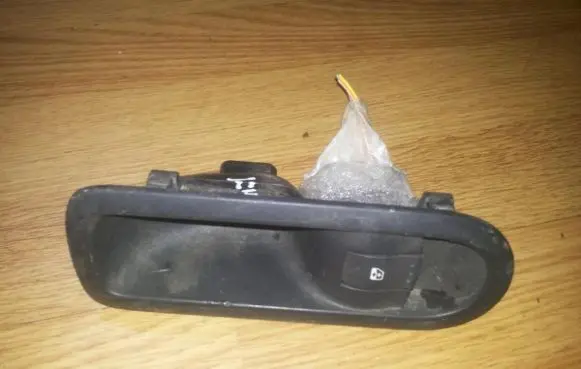 Renault Megane II Electric window control switch 156015540