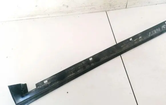 Front door glass trim molding