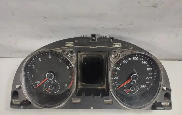 Volkswagen PASSAT B7 Speedometer (instrument cluster) 3AA920870E AUT202085
