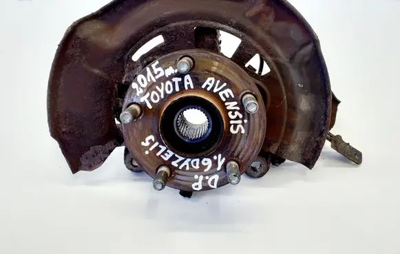 Toyota Avensis T270 Front wheel hub 8954202061