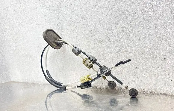 Opel Insignia A Gear shift cable linkage 55560992