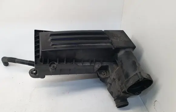 Volkswagen PASSAT B6 Air filter box 1K0129620E