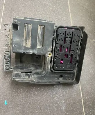 Skoda Octavia Mk2 (1Z) Fuse box cover 1K0907361B 1K0937700B 15345282