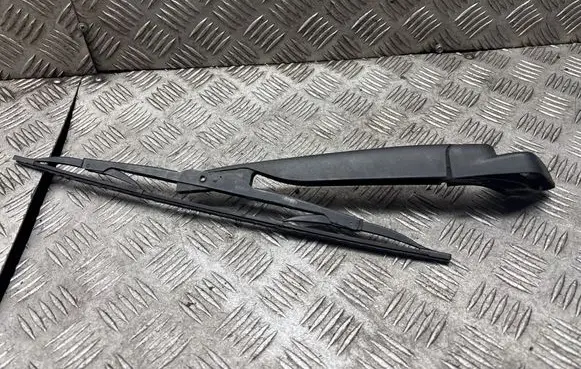 Volvo V70 Front wiper blade arm 071956