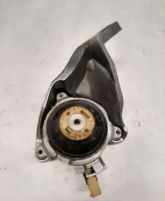 Engine mount bracket