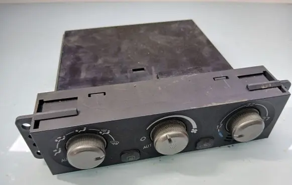 Mitsubishi Pajero Climate control unit MR958005 1456700022