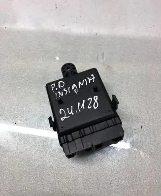 Opel Insignia B Seat control module 13518170