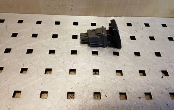 Toyota Avensis T270 Hazard light switch