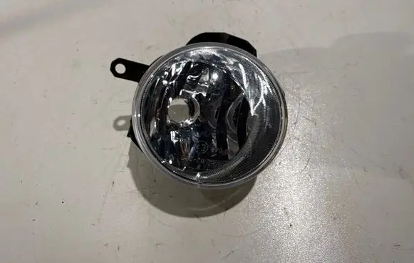 Toyota Auris E180 Front fog light 8122002110 04072015