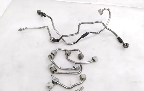 BMW 7 G11 G12 Fuel injector supply line/pipe 