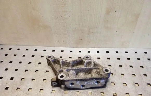 KIA Sportage Engine mounting bracket