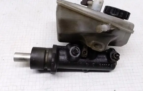 Peugeot 806 Master brake cylinder