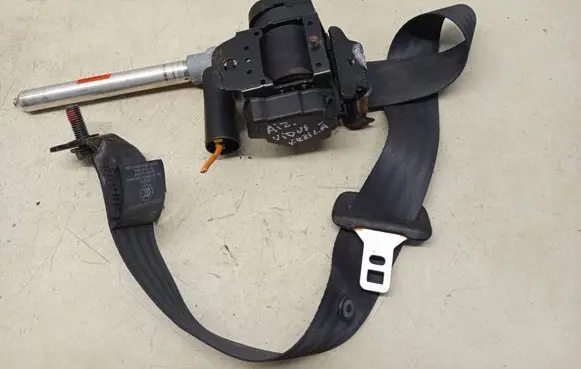 Volvo V70 Rear seatbelt 30642884