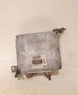 Toyota Avensis T250 Engine control unit/module 8966105690