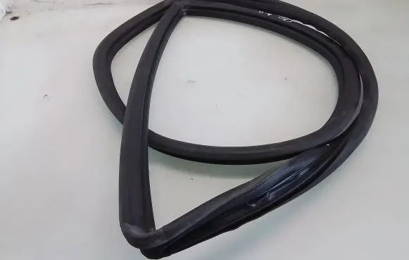 Volvo S70 V70 V70 XC Rear door rubber seal (on body) 