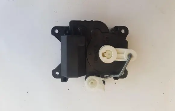 Mitsubishi Pajero A/C air flow flap actuator/motor 