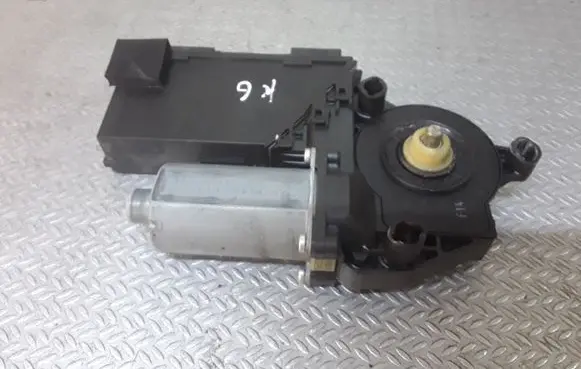 Volkswagen Touareg I Rear door window regulator motor 3D0959795E 0130821765