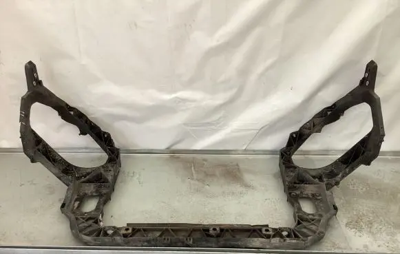 Chrysler Town & Country V Radiator support slam panel