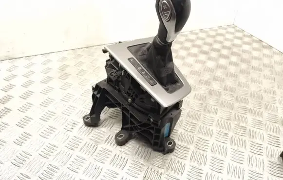 Ford Focus Gear shifter/selector BV6P7K004
