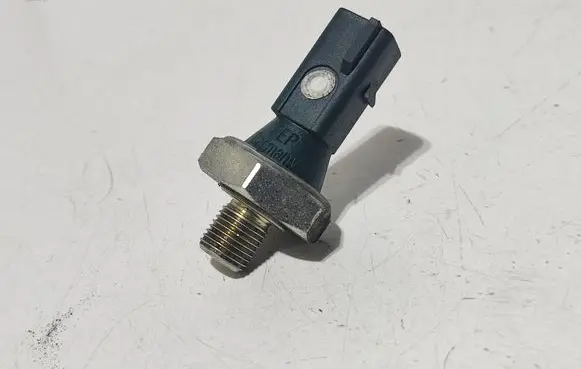 Volkswagen Jetta VI Oil pressure sensor 036919081C