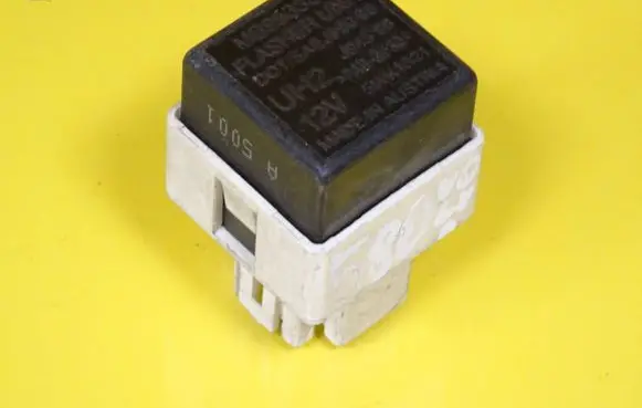 Volvo S40, V40 Other relay MB953383