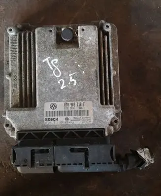 Volkswagen Touareg I Engine control unit/module 070906016F