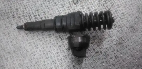 Skoda Octavia Mk2 (1Z) Fuel injector 038130073AG