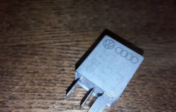 Volkswagen PASSAT B6 Other relay 1K0951253
