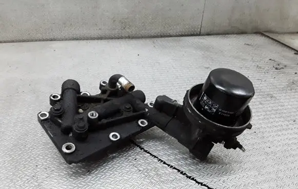 Subaru Legacy Oil filter mounting bracket