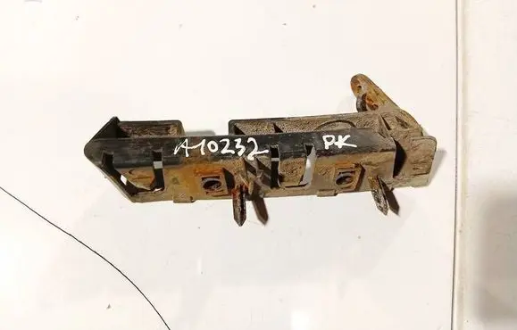 Front bumper mounting bracket