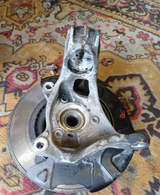 Volkswagen PASSAT B8 Front wheel hub spindle knuckle 5Q0107253