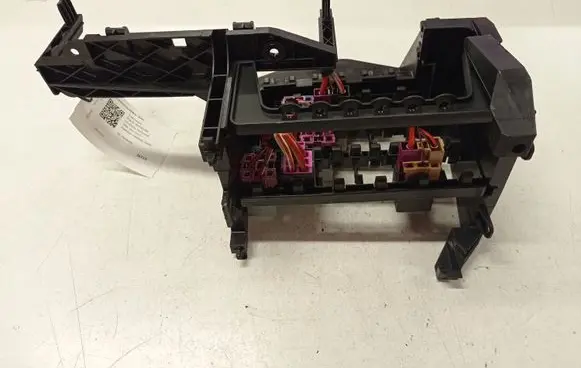 Volkswagen Polo IV 9N3 Relay mounting block 6Q0972595A