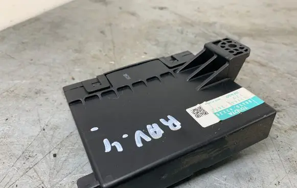 Toyota RAV 4 (XA30) Comfort/convenience module 8865042230