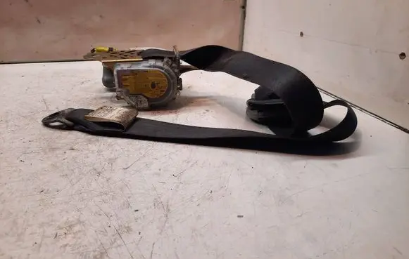 Toyota Corolla Verso E121 Front seatbelt 7K4420P 0431058