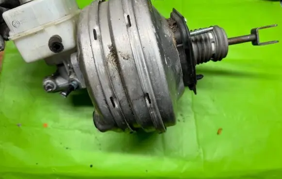 BMW 5 F10 F11 Brake booster