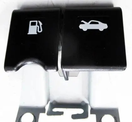 Nissan X-Trail T32 Fuel tank opening switch 
